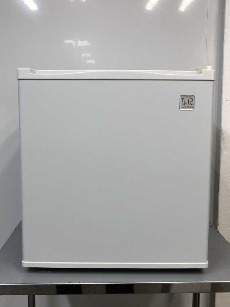 【中古】イー・エム・エー小型冷蔵庫 20L 2021年式